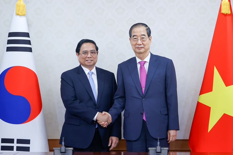 Thủ tướng Hàn Quốc Han Duck Soo hoan nghênh chuyến thăm chính thức Hàn Quốc của Thủ tướng Phạm Minh Chính - Ảnh: VGP/Nhật Bắc