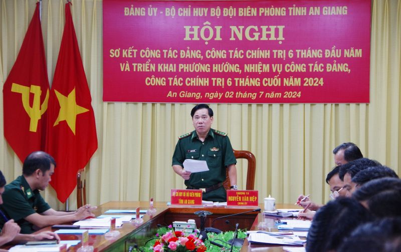 Thượng tá Nguyễn Văn Hiệp, Bí thư Đảng ủy, Chính ủy BĐBP tỉnh phát biểu kết luận tại Hội nghị