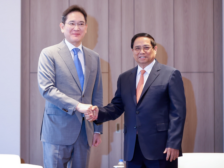 Thủ tướng Phạm Minh Chính tiếp ông Lee Jae Yong, Chủ tịch tập đoàn Samsung - Ảnh: VGP/Nhật Bắc