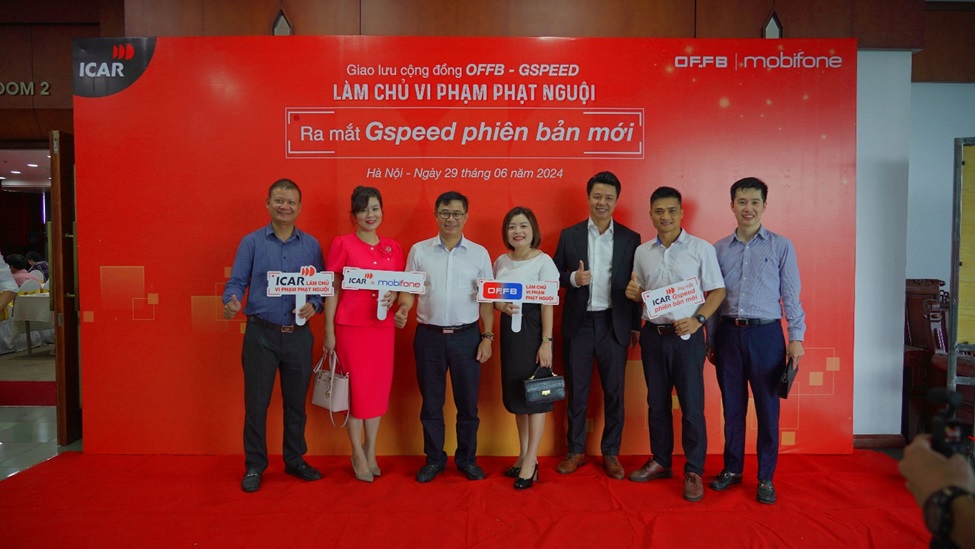 Đại diện Mobifone và ICAR Việt Nam chụp ảnh lưu niệm