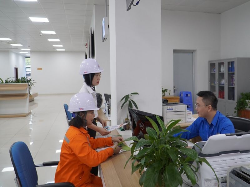 1CBCNV PC Quảng Ninh tuyên truyền tiết kiệm điện cơ quan hành chính sự nghiệp
