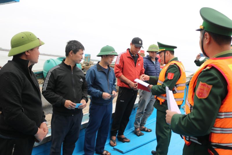 Bộ đội Biên phòng tỉnh Nam Định kiểm tra giấy tờ