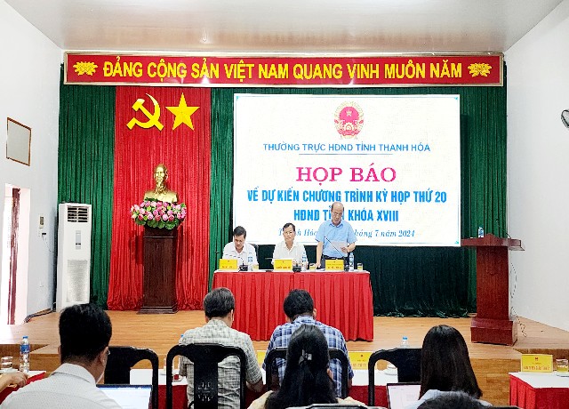 Lãnh đạo HĐND tỉnh, Ban Tuyên giáo Tỉnh uỷ, Sở TT&TT tỉnh Thanh Hoá chủ trì buổi họp báo.
