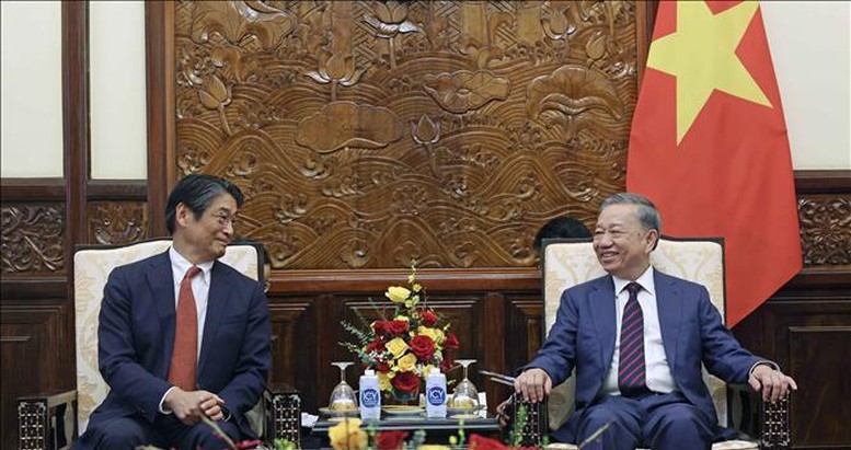 Chủ tịch nước Tô Lâm chúc mừng Đại sứ Ito Naoki được Chính phủ Nhật Bản bổ nhiệm làm Đại sứ Đặc mệnh toàn quyền Nhật Bản tại Việt Nam - Ảnh: TTXVN