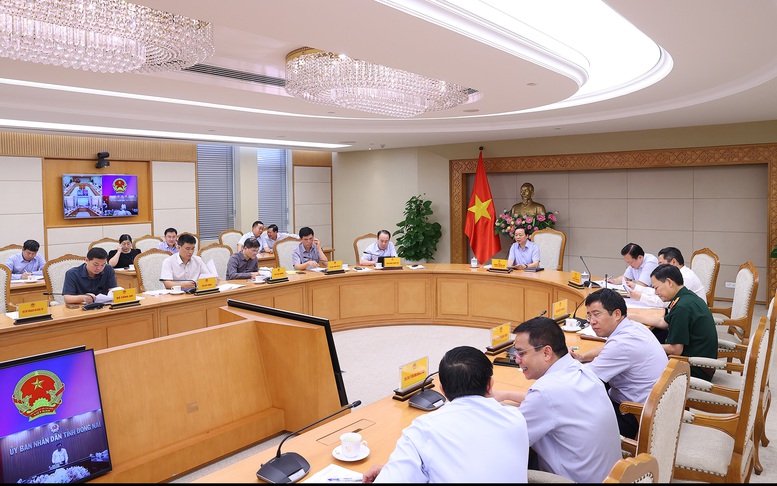 Phó Thủ tướng cũng lưu ý: Các gói thầu lựa chọn nhà đầu tư thực hiện Dự án thành phần 4 phải bảo đảm tính tổng thể, đồng bộ của quy hoạch, phục vụ nhu cầu của tất cả các hãng hàng không; đồng thời thu hút sự tham gia của doanh nghiệp Việt Nam - Ảnh: VGP/Minh Khôi