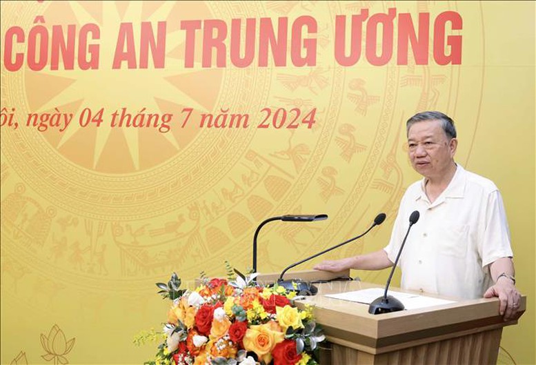 Chủ tịch nước Tô Lâm nêu bật một số nội dung về phương hướng, nhiệm vụ mà lực lượng CAND cần thực hiện trong thời gian tới - Ảnh: TTXVN