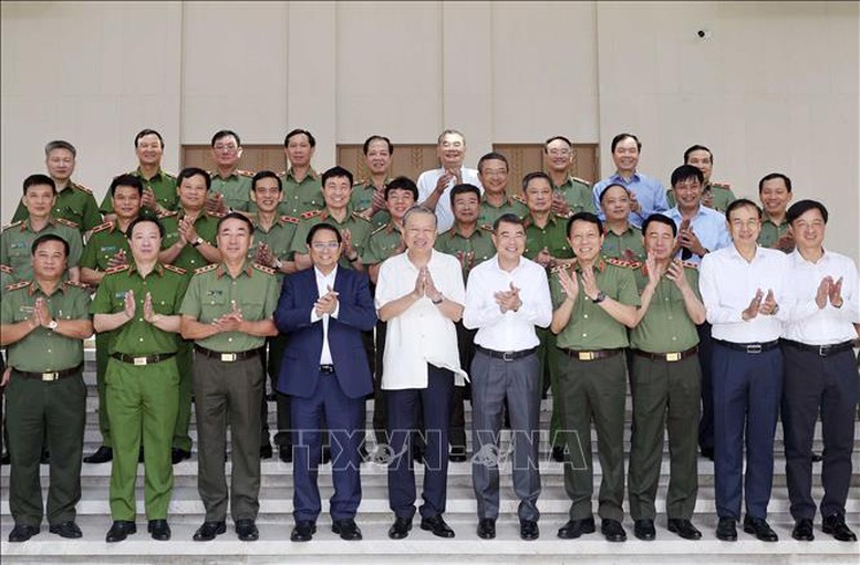 Chủ tịch nước Tô Lâm, Thủ tướng Phạm Minh Chính và các đại biểu - Ảnh: TTXVN