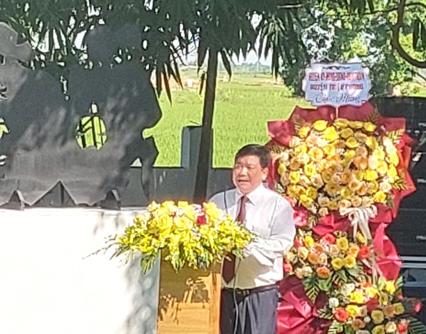 Ông Nguyễn Thành Vũ, Phó chủ tịch huyện Triệu Phong phát biểu tại buổi khai mạc triển lãm