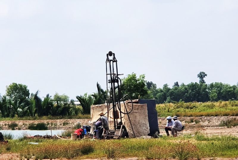 Theo d&otilde;i, kiểm tra việc thực hiện phương &aacute;n hạn chế khai th&aacute;c nước dưới đất.