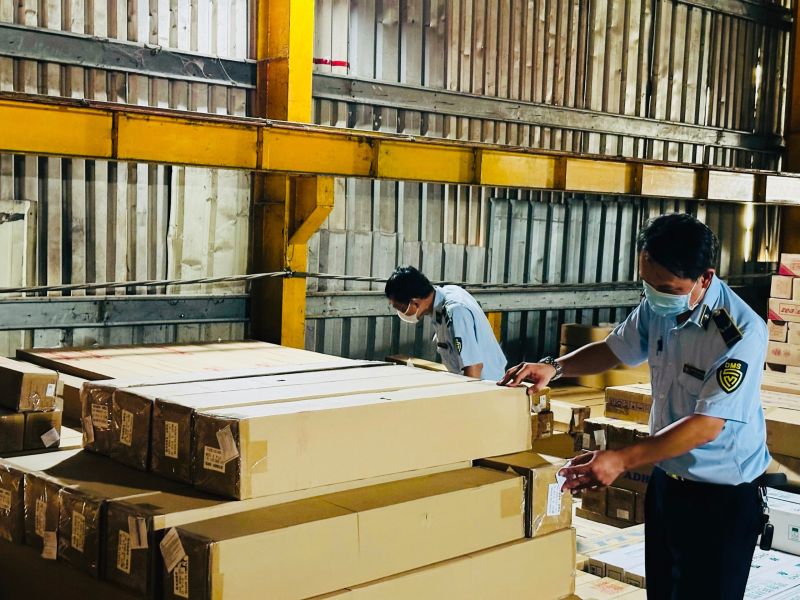 Tạm giữ hàng nghìn sản phẩm đồ điện gia dụng các loại có dấu hiệu nhập lậu