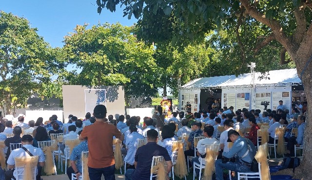 Các đại biểu đến dự