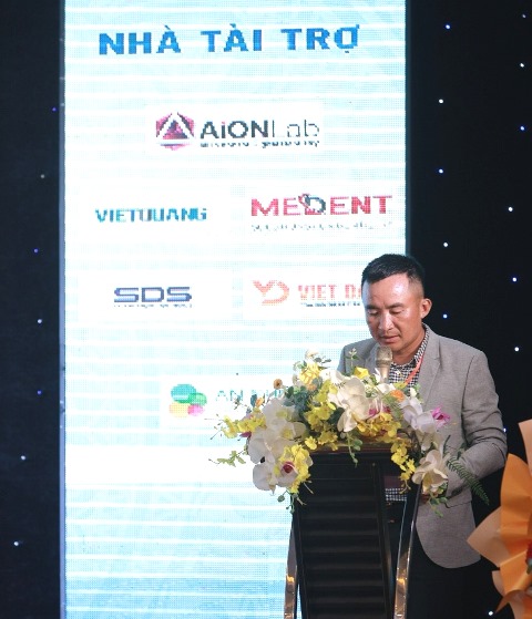 Ông Quách Hữu Hợi- Chủ tịch Hội Răng hàm mặt tỉnh Đắk Lắk phát biểu tại Đại hội.