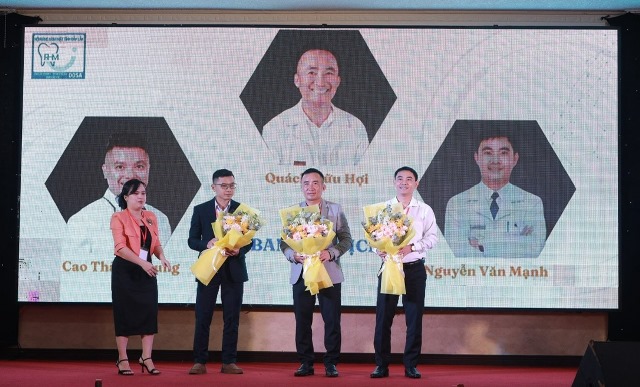 Ban Thường trực Hội ra mắt tại Đại hội.