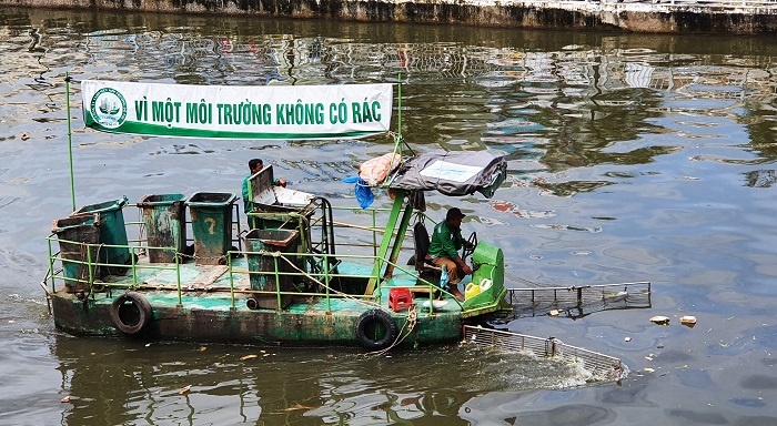 Giữ gìn vệ sinh, cảnh quan môi trường.