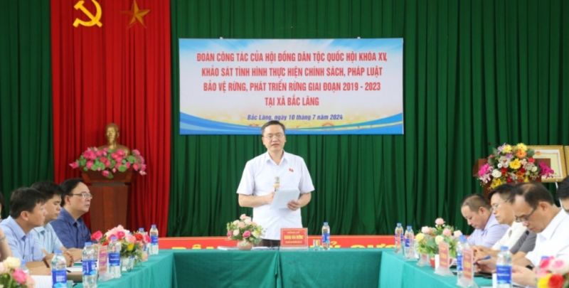 Phó Chủ tịch Hội đồng Dân tộc Quốc hội Quàng Văn Hương phát biểu tại buổi làm việc với UBND huyện Đình Lập và UBND xã Bắc Lãng, huyện Đình Lập