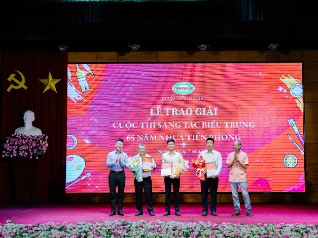 Lễ trao giải cuộc thi “Sáng tác biểu trưng 65 năm Nhựa Tiền Phong”