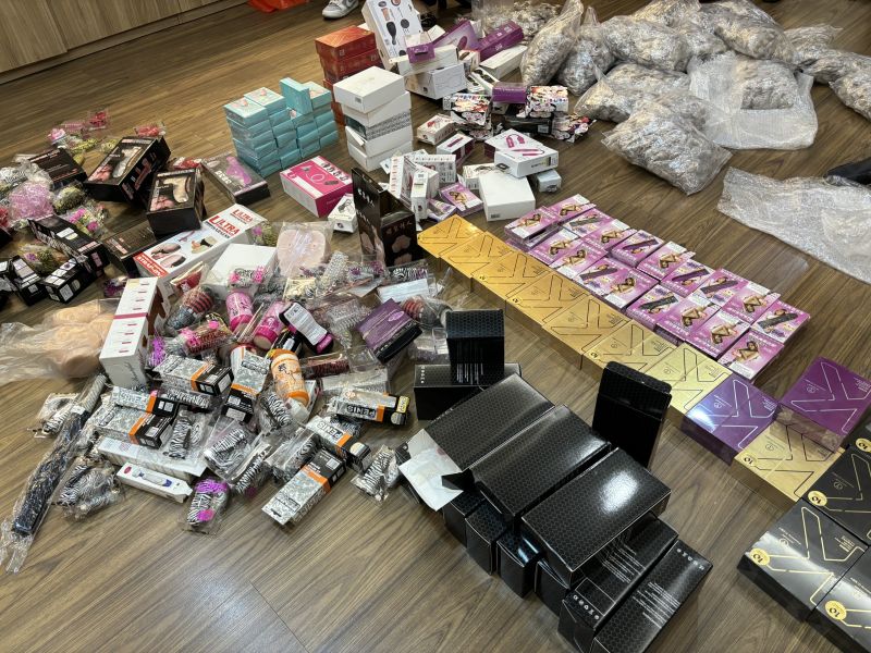 Thu giữ hơn 15.200 sản phẩm là hàng hóa nhập lậu