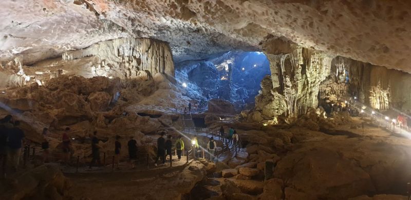 Chủ tịch tỉnh Quảng Ninh yêu cầu nghiên cứu mở thêm những sản phẩm du lịch đặc hữu