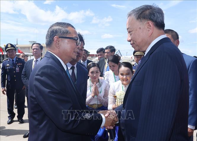 Chủ tịch nước Tô Lâm đến sân bay quốc tế Phnom Penh. Ảnh: Nhan Sáng/TTXVN