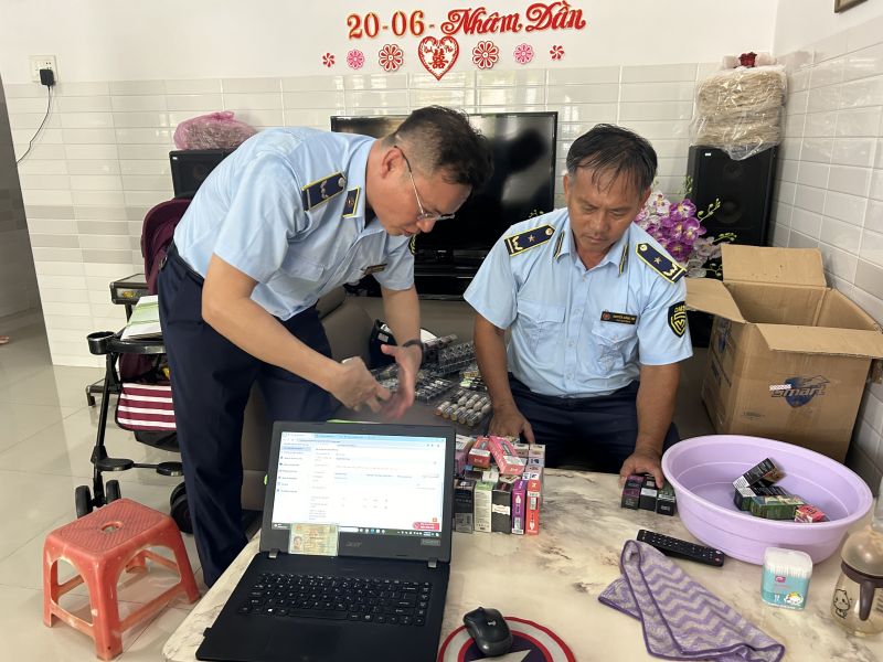 Xử lý nhiều cơ sở kinh doanh thuốc lá điện tử và phụ kiện nhập lậu qua mạng xã hội