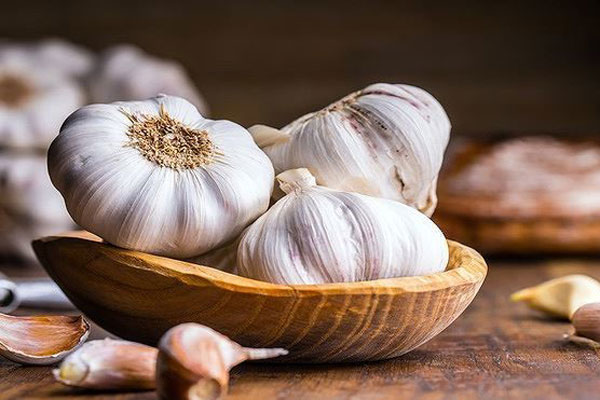 Sử dụng tỏi tốt cho người bị vi&ecirc;m họng mạn t&iacute;nh