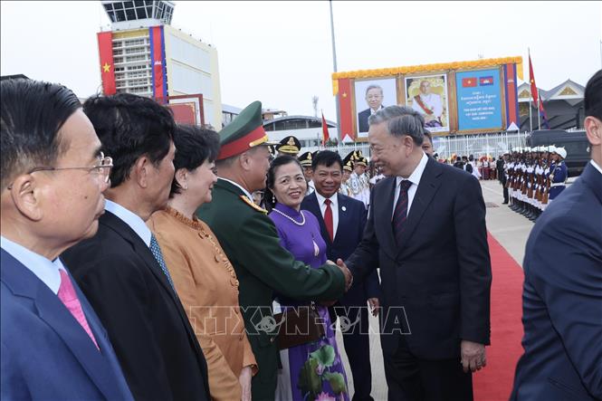 Lễ tiễn Chủ tịch nước Tô Lâm tại Sân bay quốc tế Phnom Penh. Ảnh: Nhan Sáng/TTXVN