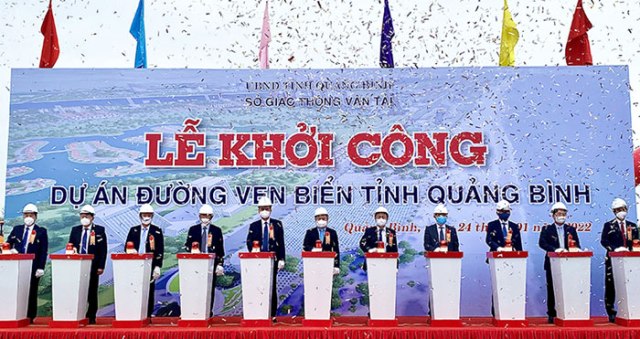 Dự án Thành phần 1 - Đường ven biển Quảng Bình thuộc dự án Đường ven biển và cầu Nhật Lệ 3 có tổng mức đầu tư gần 2.200 tỷ đồng được khởi công vào ngày 24/1/2022.