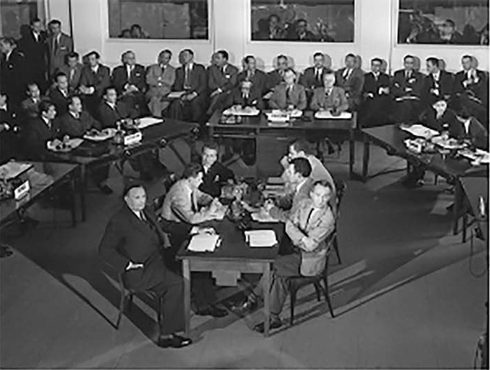 Sự sáng tạo tuyệt vời về một thế giới không chiến tranh và phi thực dân hóa