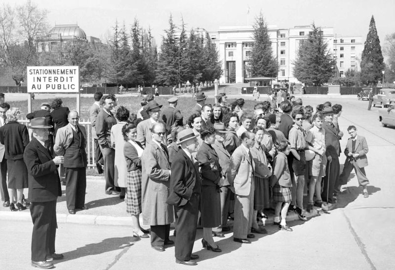 Trước tòa nhà nơi diễn ra Hội nghị Geneva, năm 1954. (Ảnh tư liệu)