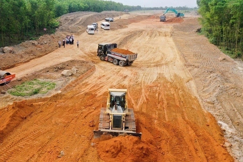 Áp dụng cơ chế đặc thù giải quyết dứt điểm khó khăn cung ứng vật liệu xây dựng. Ảnh dangcongsan.vn.