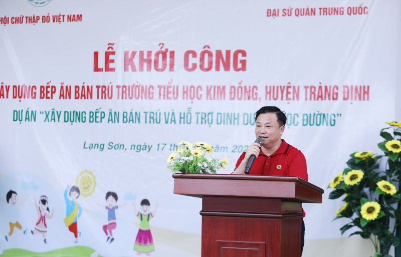 Ông Trần Sỹ Pha, Trưởng Ban Công tác xã hội – Quản lý thảm họa, Trung ương Hội Chữ thập đỏ Việt Nam phát biểu tại lễ khởi công