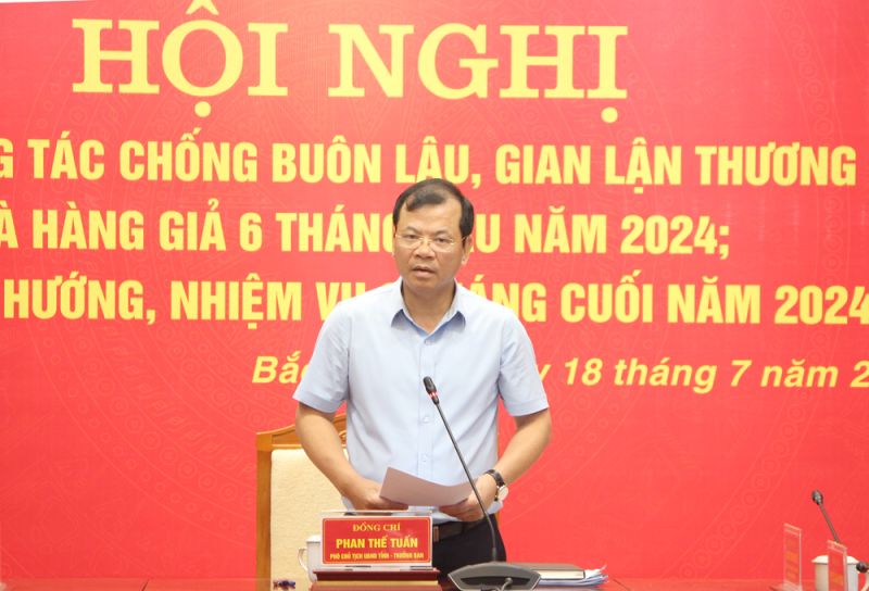 đồng chí Phan Thế Tuấn, Phó Chủ tịch UBND tỉnh, Trưởng Ban Chỉ đạo chống buôn lậu, gian lận thương mại và hàng giả (BCĐ 389) tỉnh Bắc Giang chủ trì hội nghị