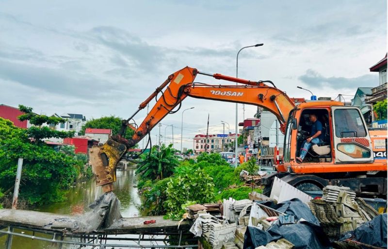 Huyện Ninh Giang triển khai giải tỏa nhưng cầu dân sinh vi phạm