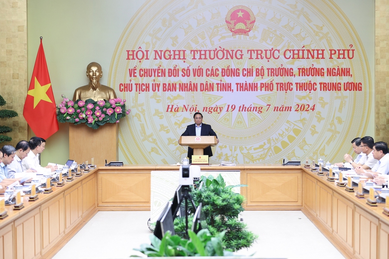 Thủ tướng Phạm Minh Chính chủ trì Hội nghị Thường trực Chính phủ về chuyển đổi số với các đồng chí Bộ trưởng, Trưởng ngành, Chủ tịch UBND các tỉnh, thành phố trực thuộc Trung ương - Ảnh: VGP/Nhật Bắc