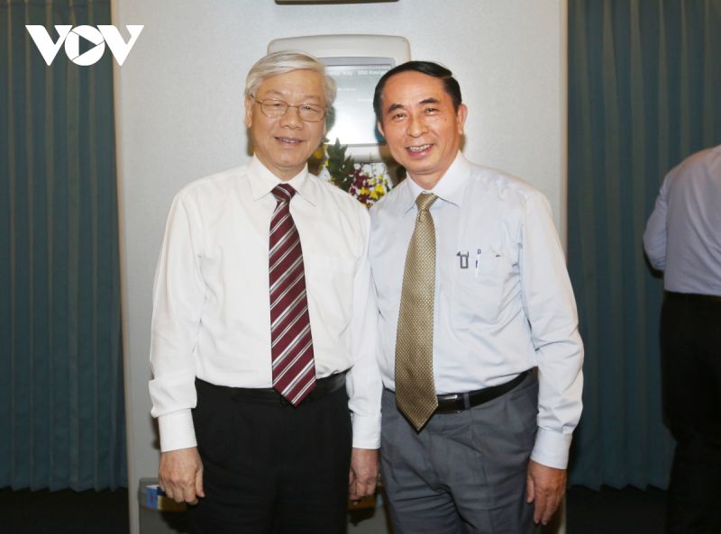 Nhà ngoại giao Nguyễn Vinh Quang tháp tùng Tổng Bí thư Nguyễn Phú Trọng trong một chuyến công tác đến Nhật Bản vào năm 2015. Nhà ngoại giao Nguyễn Vinh Quang tháp tùng Tổng Bí thư Nguyễn Phú Trọng trong một chuyến công tác đến Nhật Bản vào năm 2015.