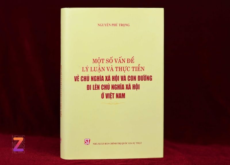 Cuốn sách của Tổng Bí thư Nguyễn Phú Trọng gây tiếng vang quốc tế, đã được dịch ra 8 thứ tiếng và phát hành rộng rãi sang các nước. Ảnh: Việt Linh.