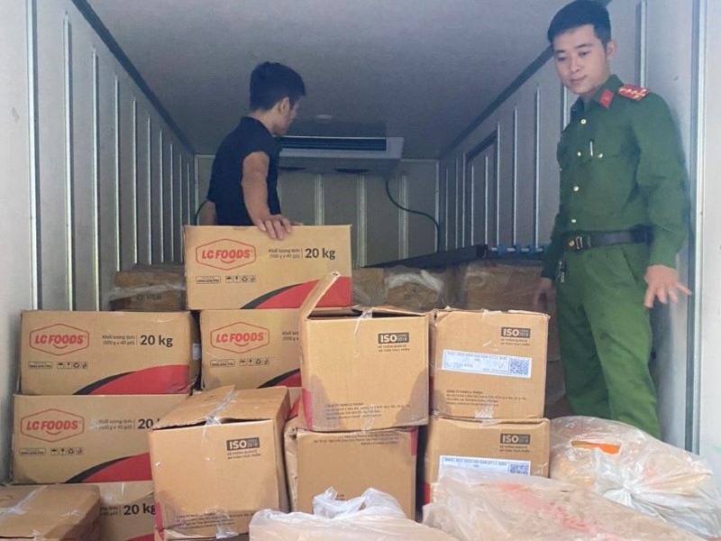 Bắt giữ gần 3 tấn nội tạng động vật nhập lậu