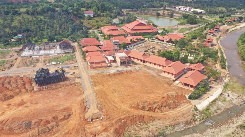 Một phần dự án Đại Tùng Lâm Hoa Sen. Một phần dự án Đại Tùng Lâm Hoa Sen.