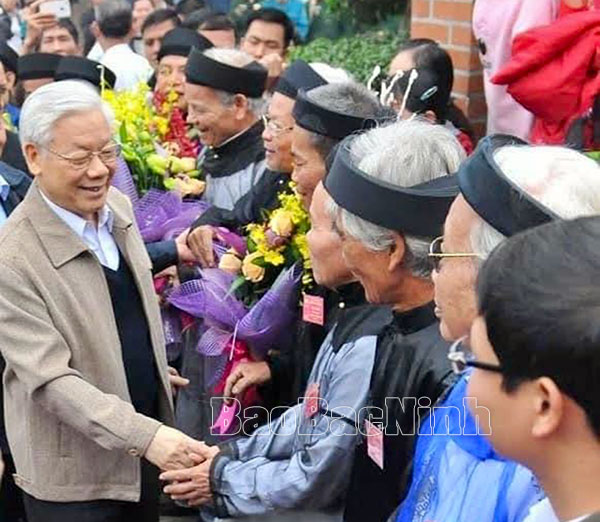 Tổng Bí thư Nguyễn Phú Trọng chung vui Ngày hội đại đoàn kết toàn dân tộc với cán bộ, nhân dân thôn Phật Tích, xã Phật Tích, huyện Tiên Du (năm 2016)