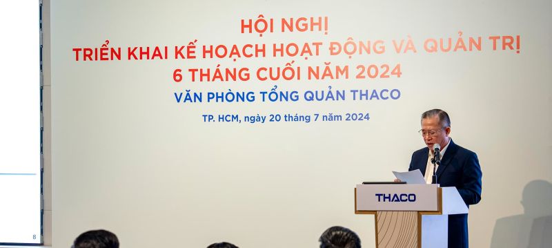 Tổng Giám đốc THACO Phạm Văn Tài trình bày báo cáo Chiến lược - Quản trị hệ thống, Kế hoạch hoạt động và quản trị 6 tháng cuối năm 2024 của THACO