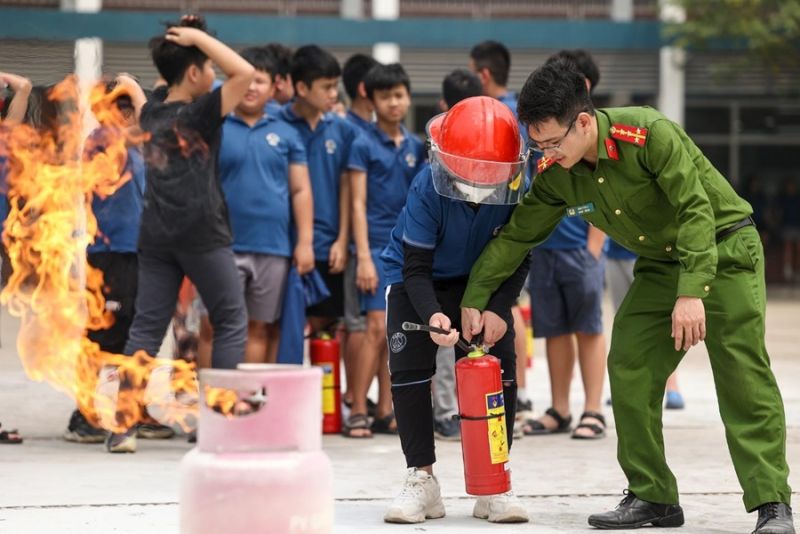 Công an tỉnh Hưng Yên tổ chức tập huấn kỹ năng phòng cháy, chữa cháy cho học sinh