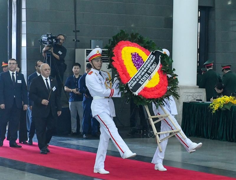 Nhiều đoàn khách quốc tế đến viếng Tổng Bí thư Nguyễn Phú Trọng