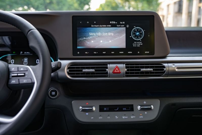 Xe được trang bị màn hình giải trí với tính năng Apple Carplay/Android Auto không dây duy nhất trong phân khúc hiện tại. Ảnh: ST