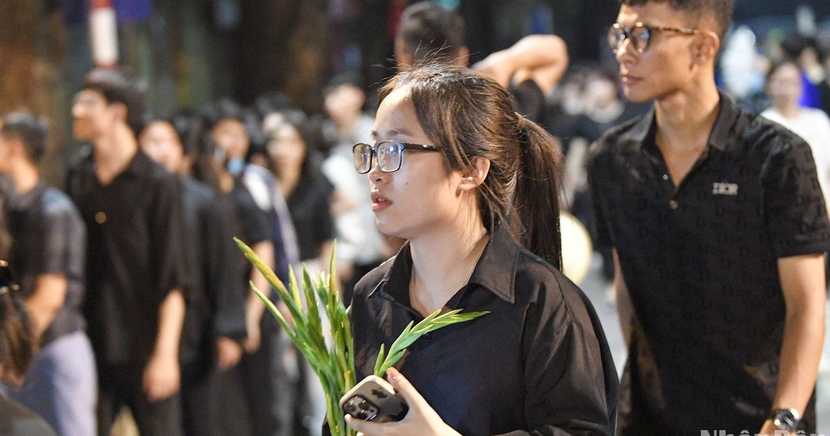 Nhân dân tiếc thương nhà lãnh đạo hết lòng vì nước, vì dân