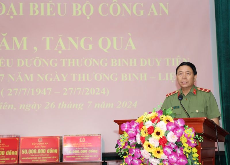 Trung tướng Lê Quốc Hùng, Thứ trưởng Bộ Công an phát biểu tri ân tại chương trình.