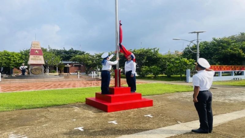 Quân dân đảo Trường Sa treo cờ rủ Quốc tang Tổng bí thư Nguyễn Phú Trọng