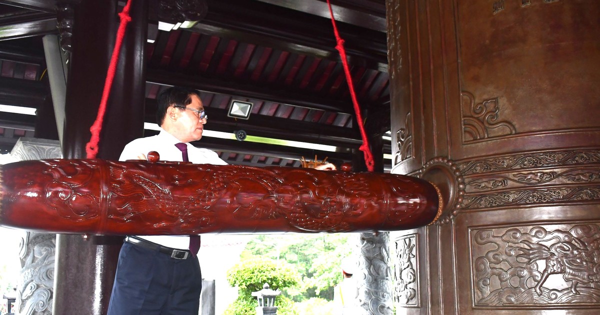 Tri ân các Anh hùng liệt sĩ, chiến sĩ cách mạng và đồng bào yêu nước đã hy sinh tại Côn Đảo