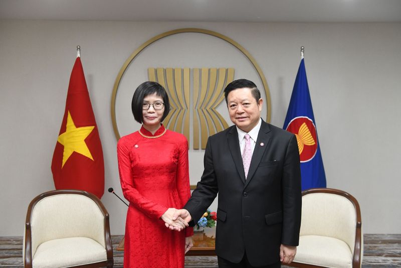 Đại sứ Tôn Thị Ngọc Hương và Tổng Thư ký ASEAN Kao Kim Hourn. (Nguồn: Phái đoàn Đại diện thường trực Việt Nam tại ASEAN)