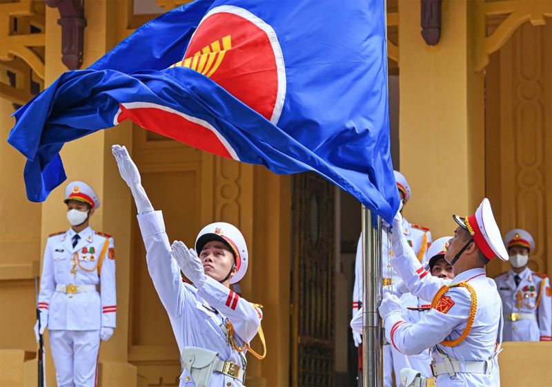 Lễ thượng cờ ASEAN tại trụ sở Bộ Ngoại giao . (Ảnh: Nguyễn Hồng)