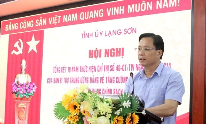 Phó Bí thư Thường trực Tỉnh ủy Lạng Sơn Hoàng Văn Nghiệm, Trưởng Đoàn đại biểu Quốc hội tỉnh Lạng Sơn phát biểu chỉ đạo tại hội nghị